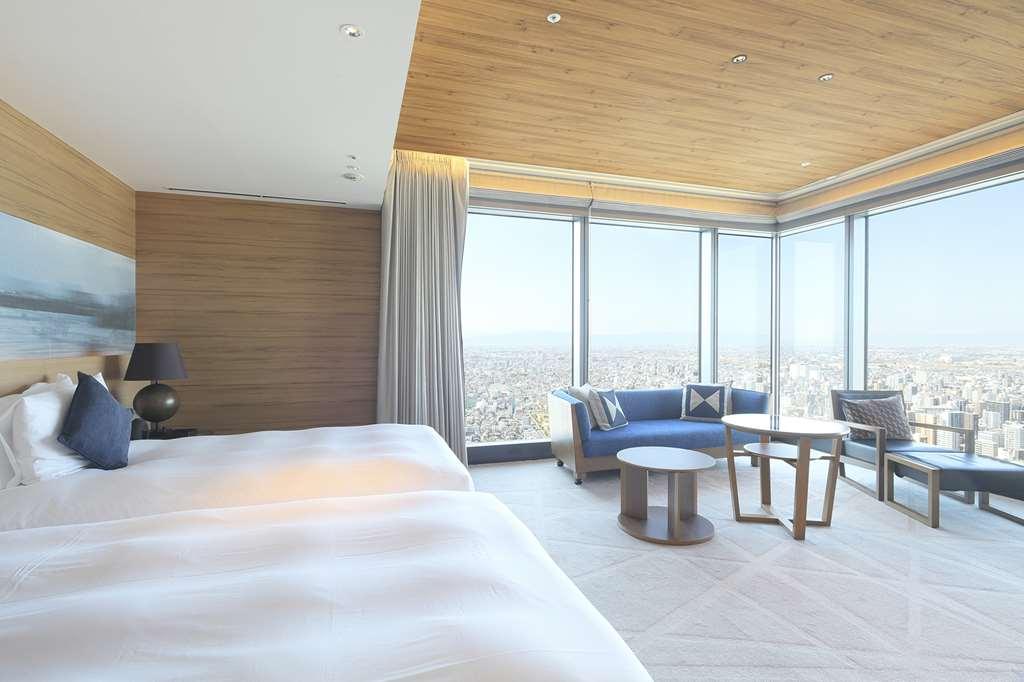 Nagoya Prince Hotel Sky Tower Rum bild A guest room at the hotel